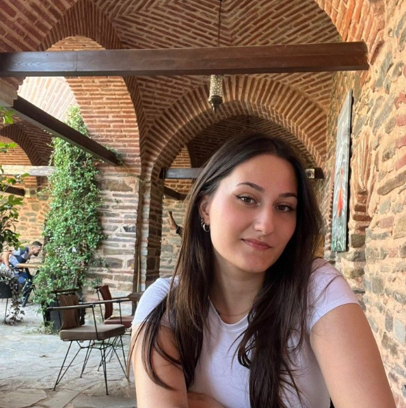 Ayşe G.